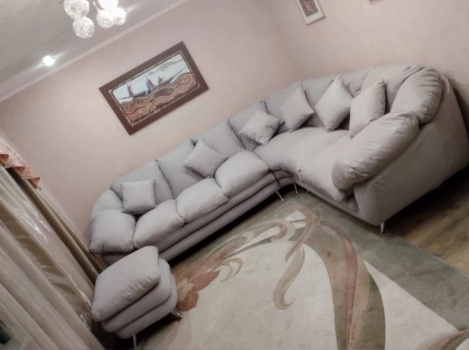 Продам угловой правосторонний диван.