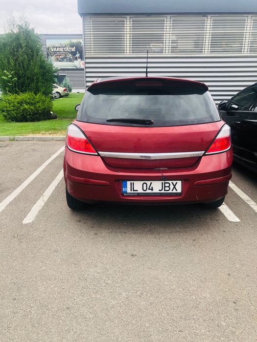 Mașina Opel Astra
