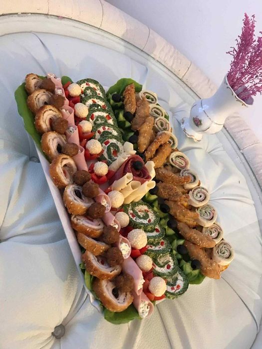 Aperitive reci, sărățele si cornulețe fragede de casă