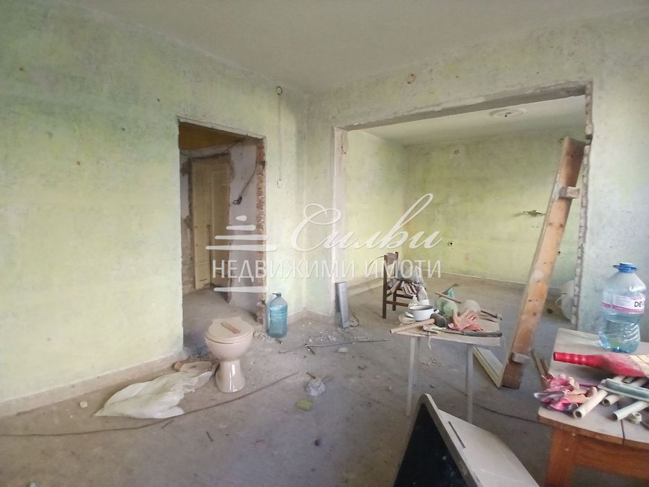 Етаж от ТУХЛЕНА къща на плоча с ГАРАЖ – кв. Добруджански.