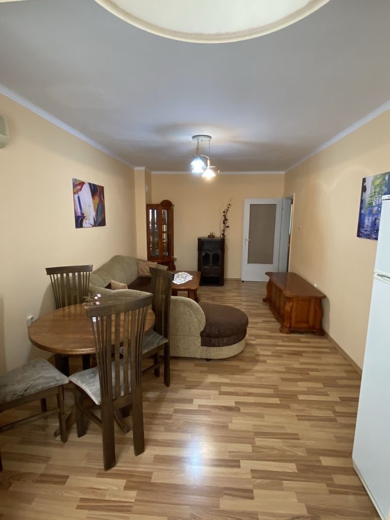 Дава се под наем Тристаен апартамент в Асеновград - 65 кв.м за 306 € - Снимка #1