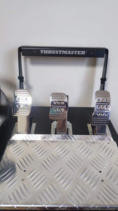 Волан Thrustmaster T300 Ferrari Alcantara + T3PA Pro педали- като нов
