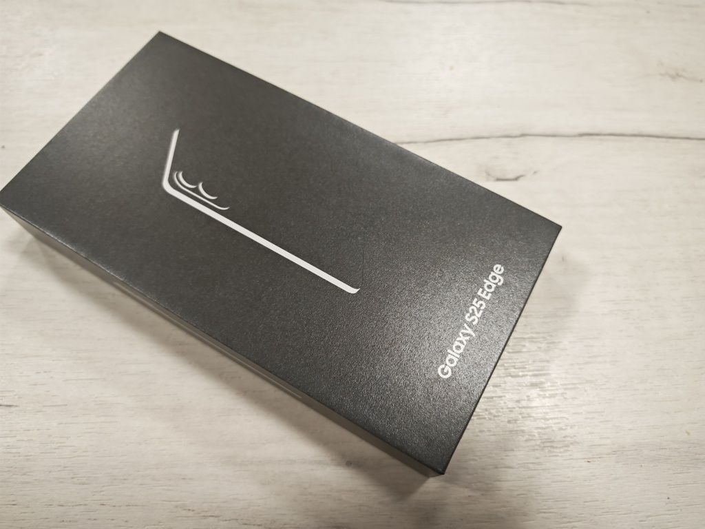 Чисто нов Samsung Galaxy S25 Edge 5G 12GB RAM 512 GB