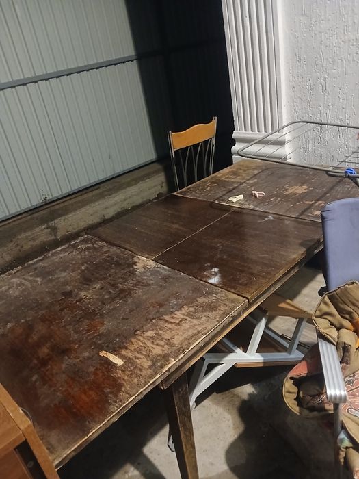 Продаётся стол деревянный