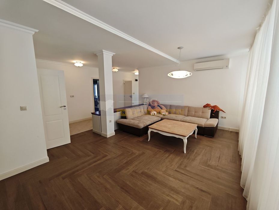 Висококатегорийно жилище с панорамна гледка към морето ви очаква!