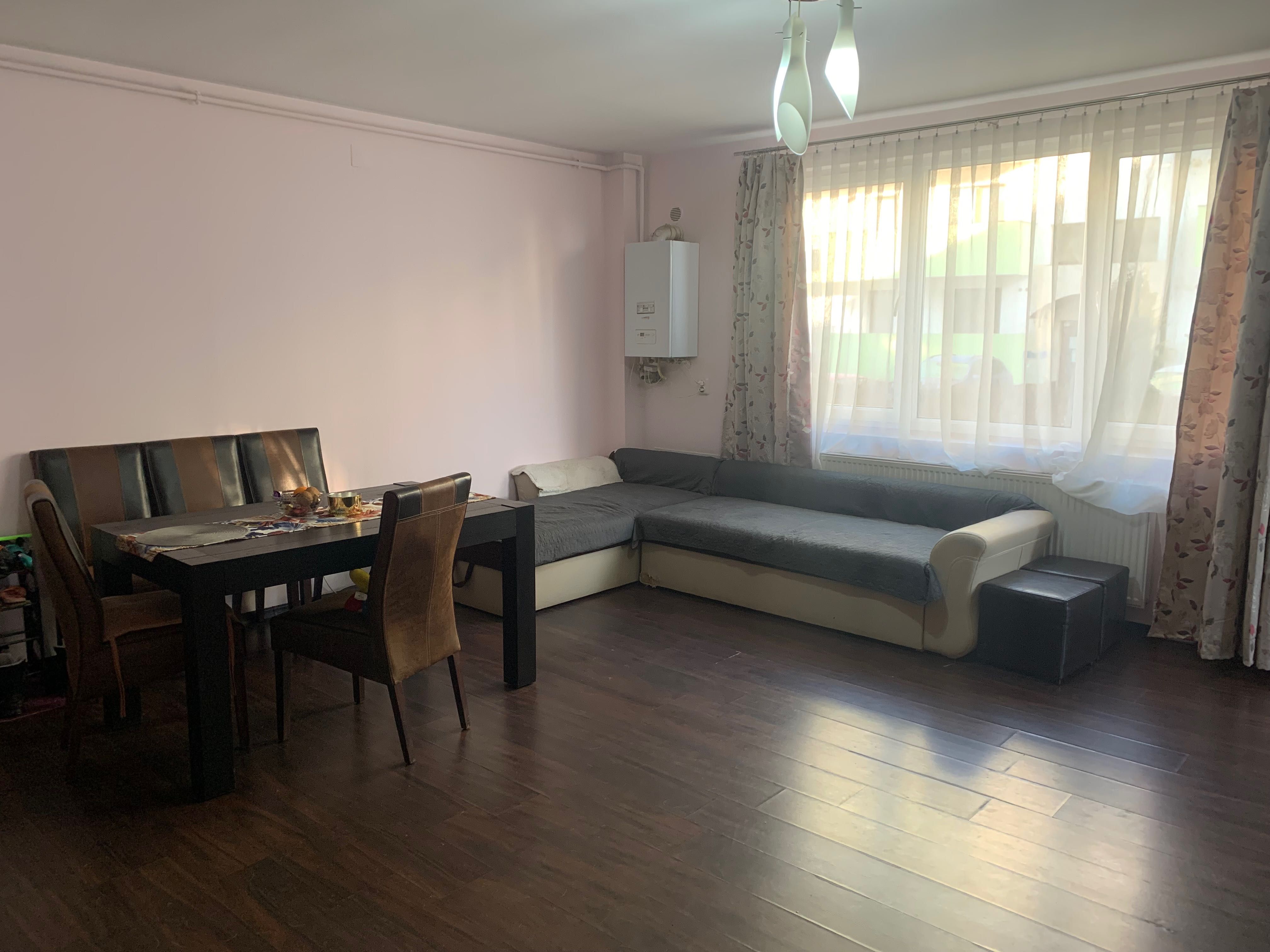 Apartament 3 camere, Floresti