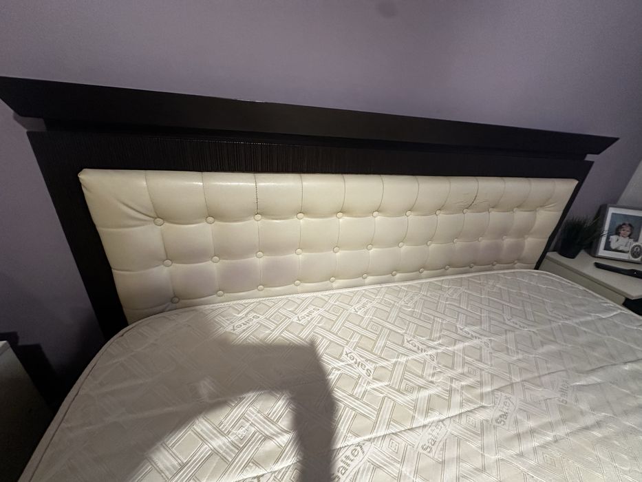 Pat matrimonial cu somiera si saltea