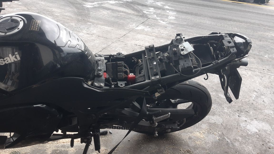 Мотоциклет  Кавазаки Нинджа 250R(Kawasaki  Ninja 250 R)-На части