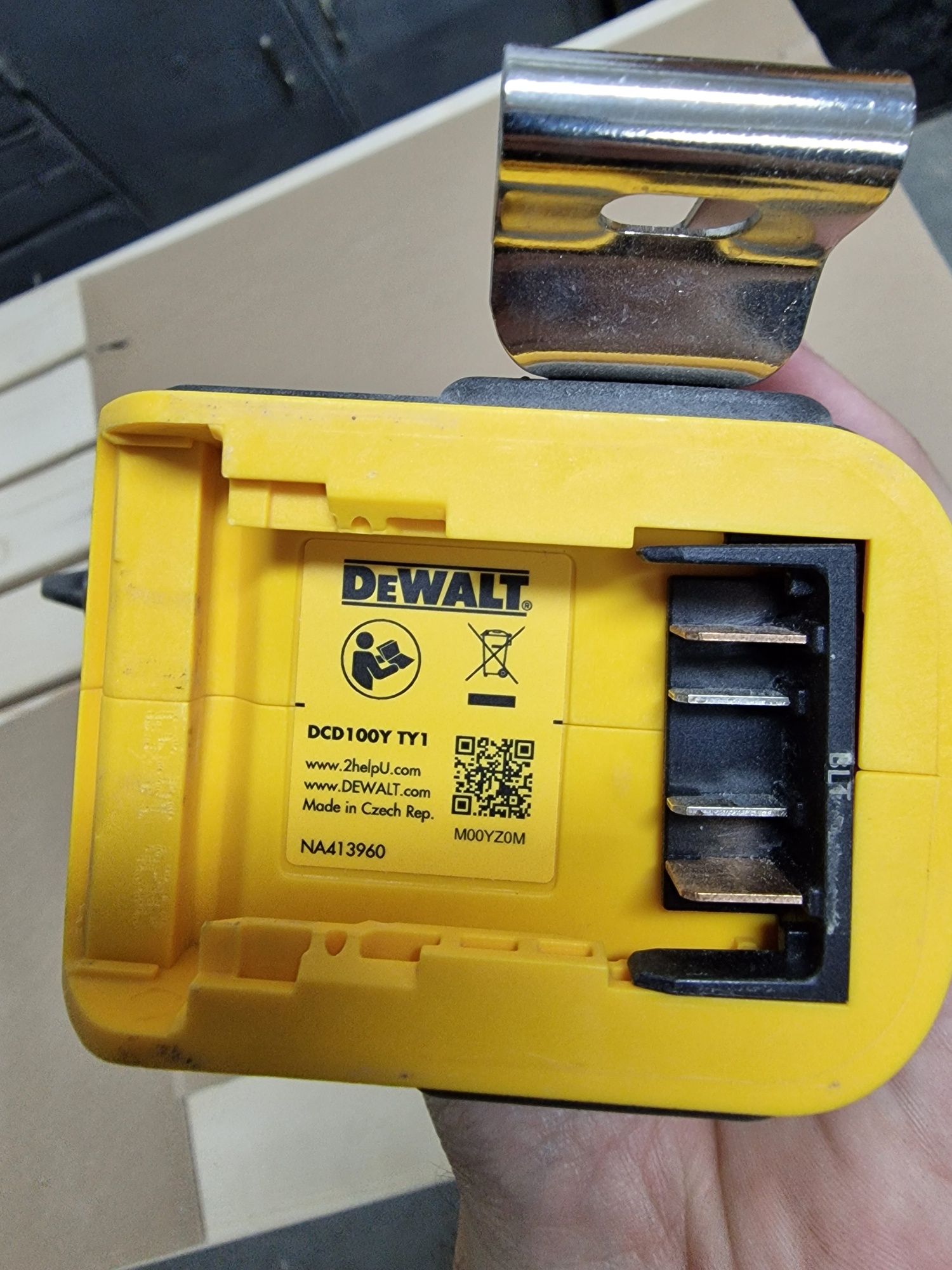 Винтоверт Dewalt DCD100Y