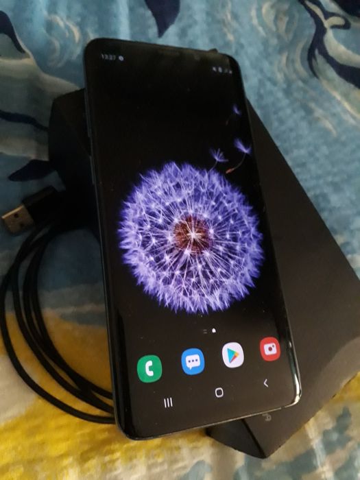 Vând Samsung S 9 Plus cu accesorii
