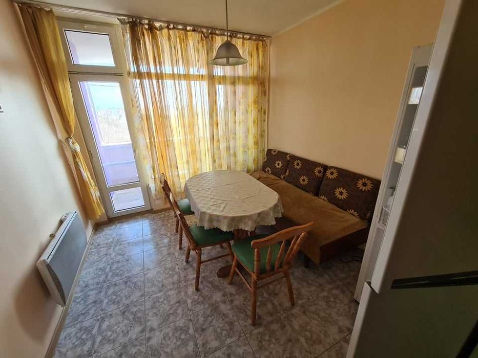 Дава се под наем Тристаен апартамент в Бургас, Славейков - 100 кв.м за 280.5 € - Снимка #1