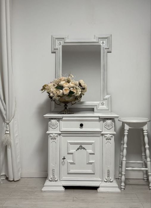 Comoda lemn masiv si oglinda vintage