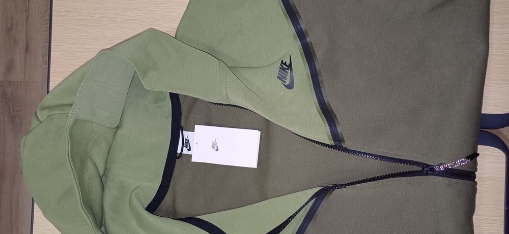 Nike - Tech Fleece - Olive Green