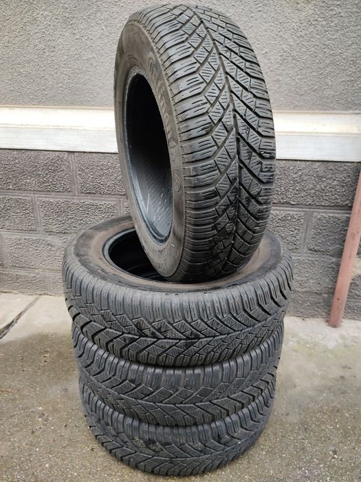 Vând Set Cauciucuri 195/65/15 Continental M+S Import recent Germania