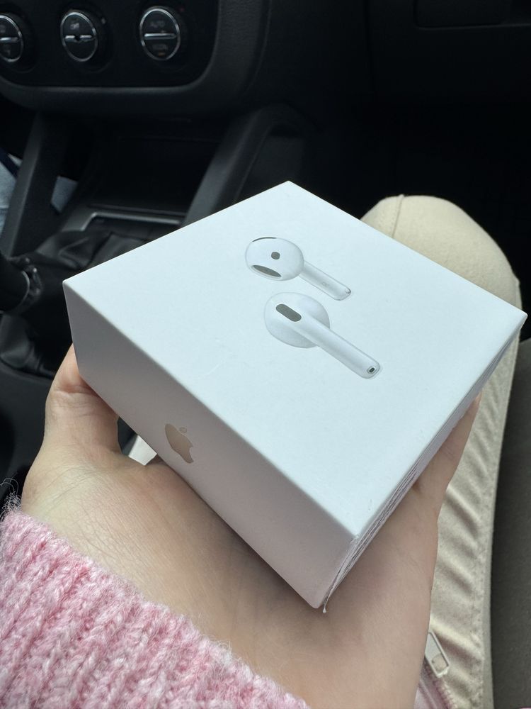 Airpods чисто нови