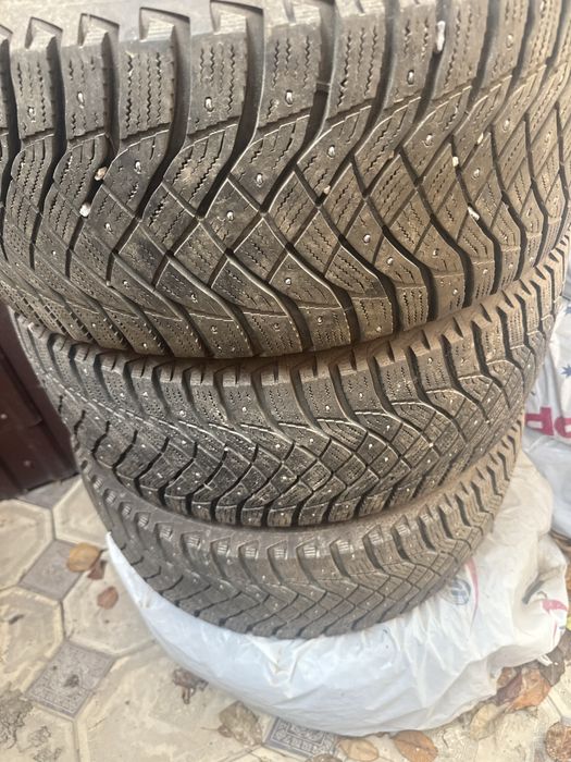 Продам шины зимний Continental 235/45R18