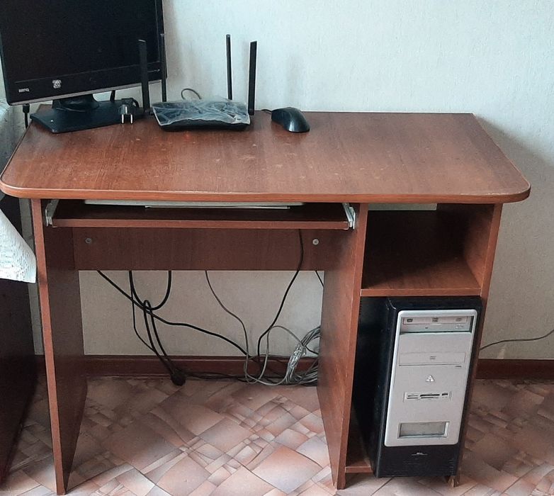 Стол компьютерный