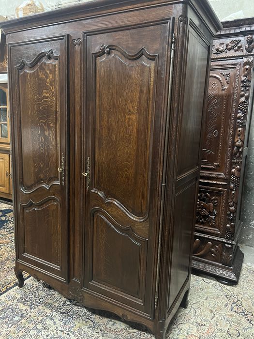 Масивен дъбов гардероб