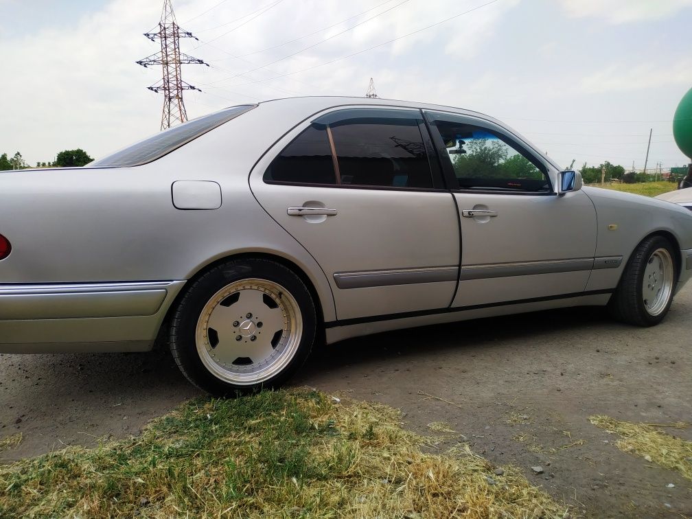 Mercedes Benz w 210