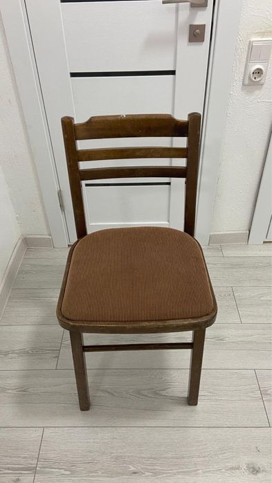 Продам стуля крепкие,хорошие 5000 т