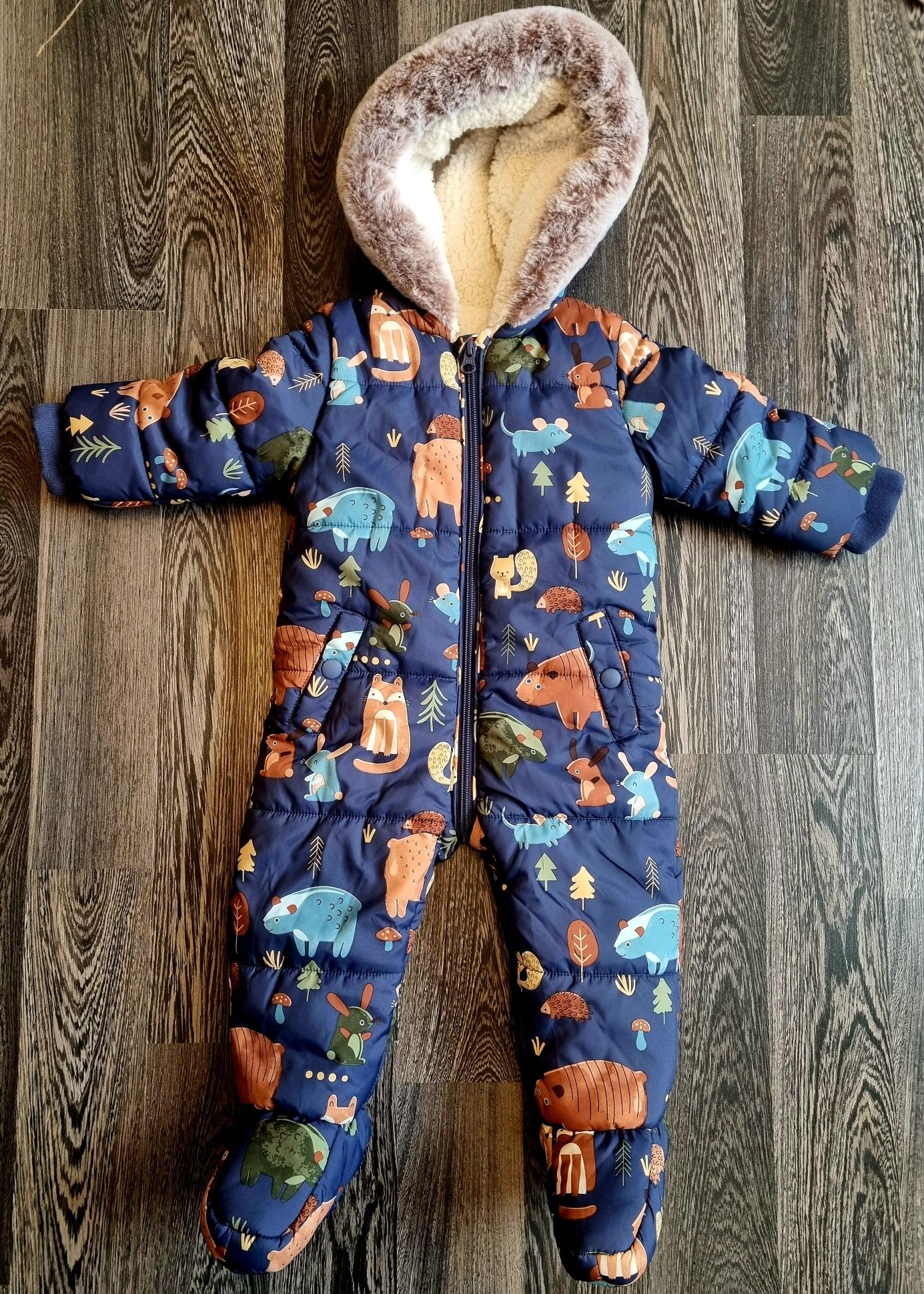 Космонавт за бебе "George"