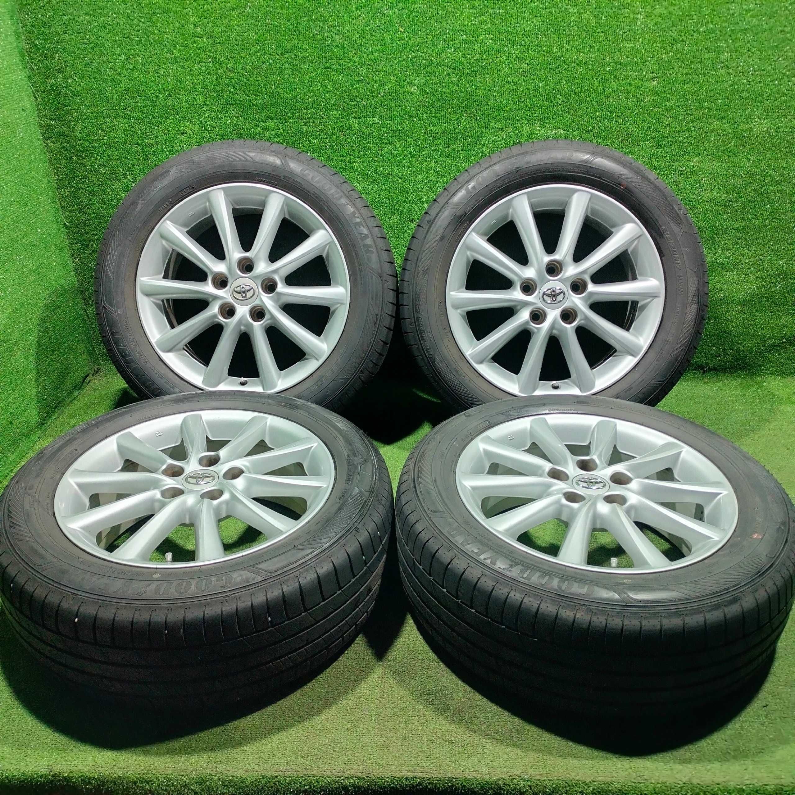 Продам Диск Оригинал Toyota с шинами Good Year 215/60 R17