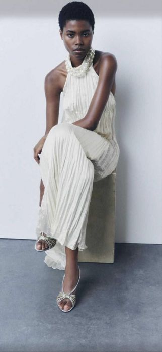 Дълга елегантна рокля на Zara