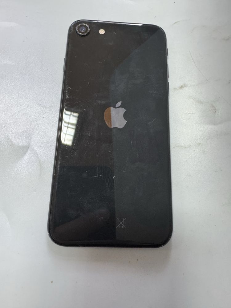 iPhone SE (2022) 64gb - заключен с iCloud, за части