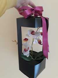 Орхидея (изкуствена) в саксия - луксозна опаковка