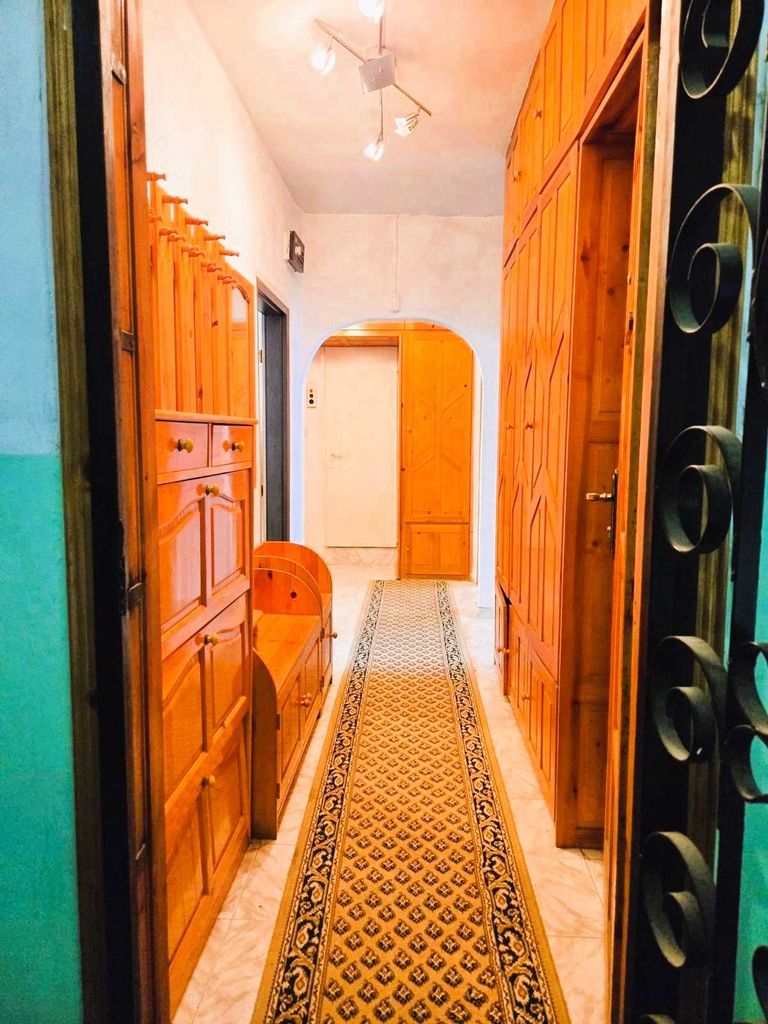Продава се Тристаен апартамент в Бургас, Център - 92 кв.м за 1772 €/кв.м - Снимка #1