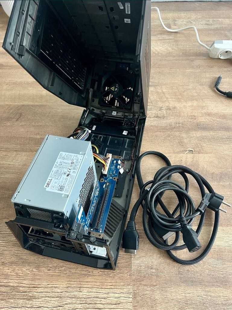 Alienware 17R4 Intel Core i7 7820HK NVIDIA GTX 1080 Graphics Amplifier
