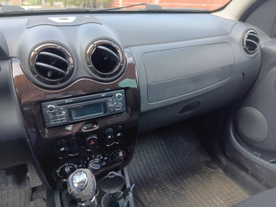 Продавам Dacia Duster 1.6i GAZ