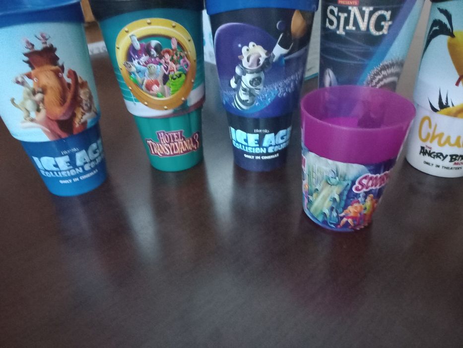 Лот пласмасови чаши с герой от филмо