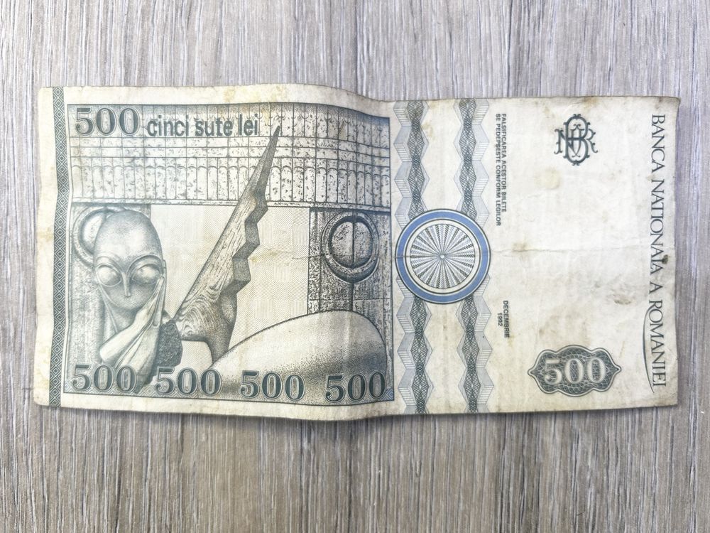 2 Bancnote si o moneda