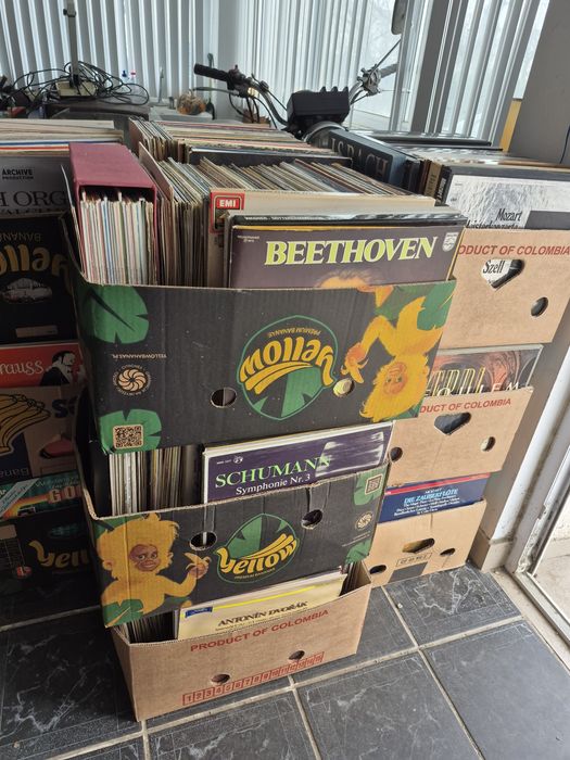 Lot Discuri Vinil colectie 7500 in stare buna cu muzica clasică 

- To