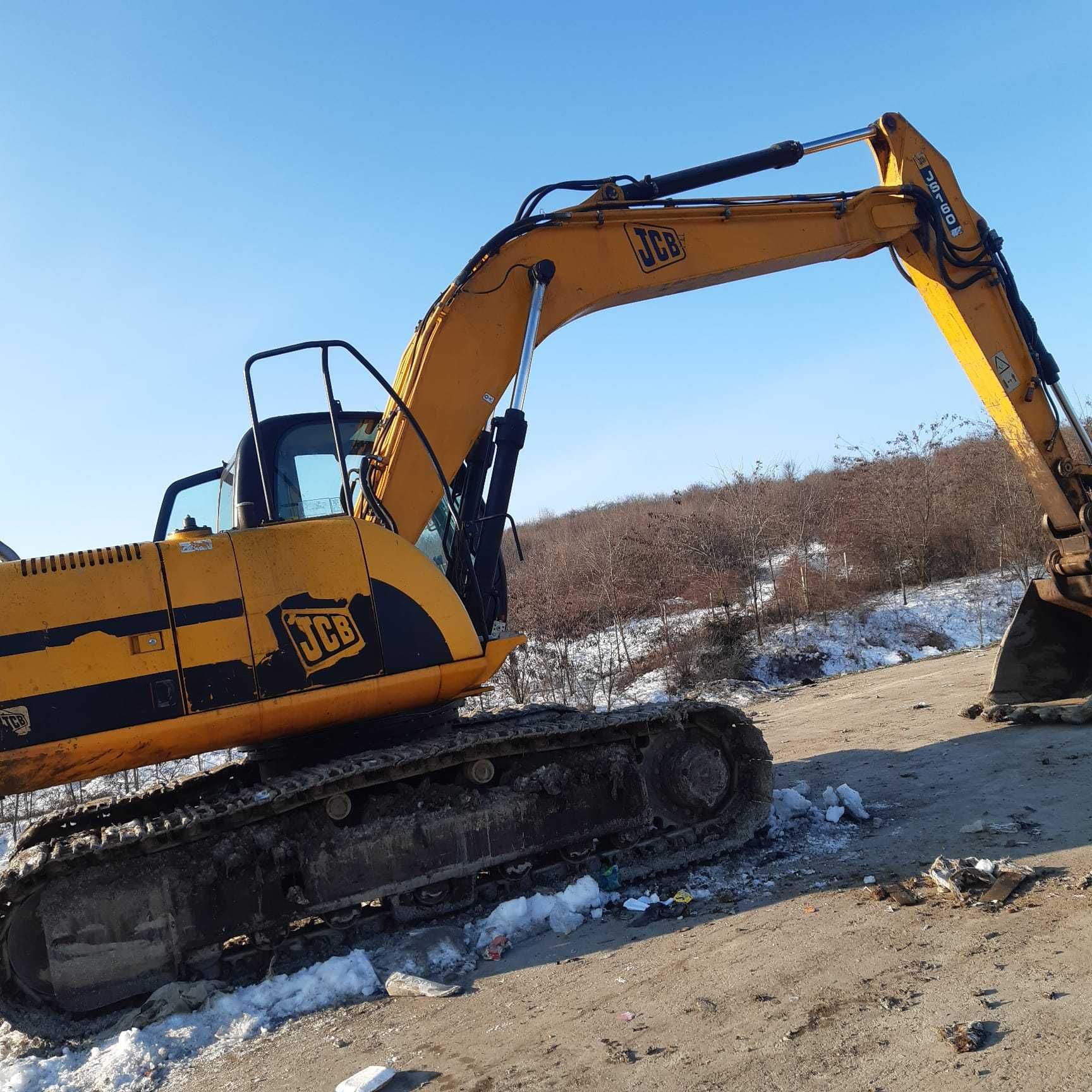 Vând excavator JCB