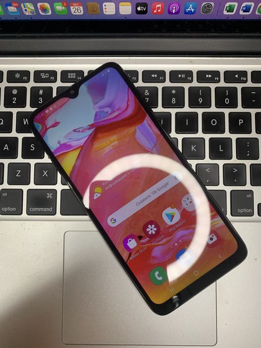 Телефон Samsung A70