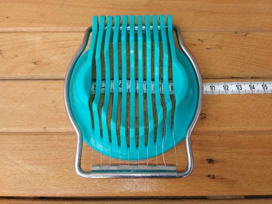 Feliator oua din plastic, lame otel, albastru