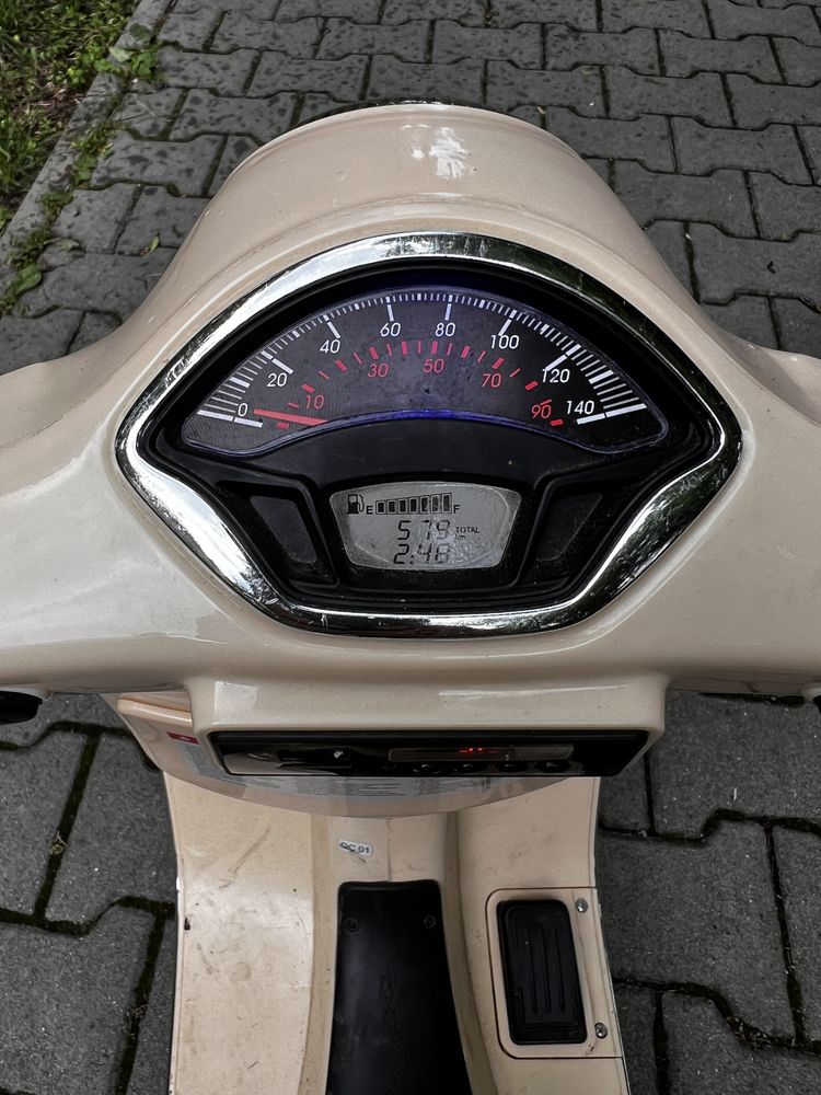 Детски скутер Vespa / Детски мотор Vespa