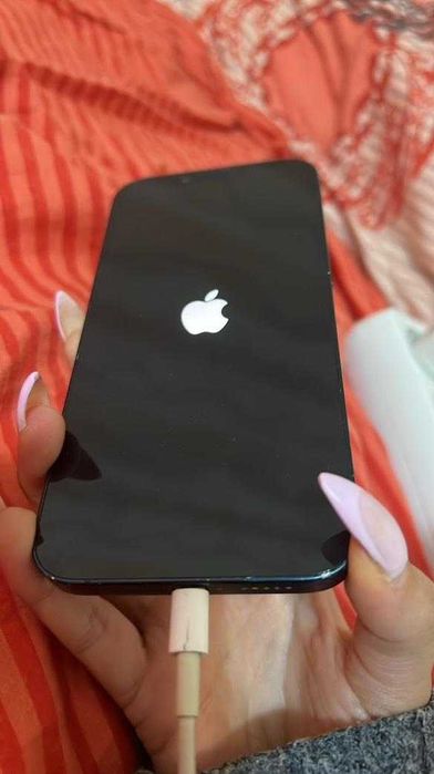 Продавам айфон 14 на части