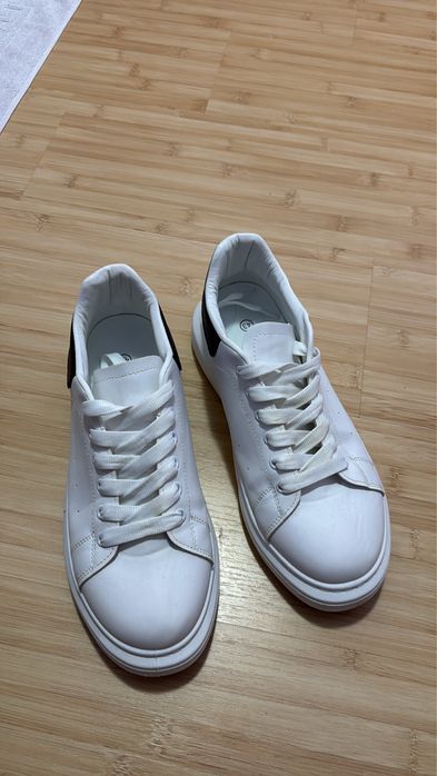 adidasi casual universali. Marimea 43 . Super pret!!!