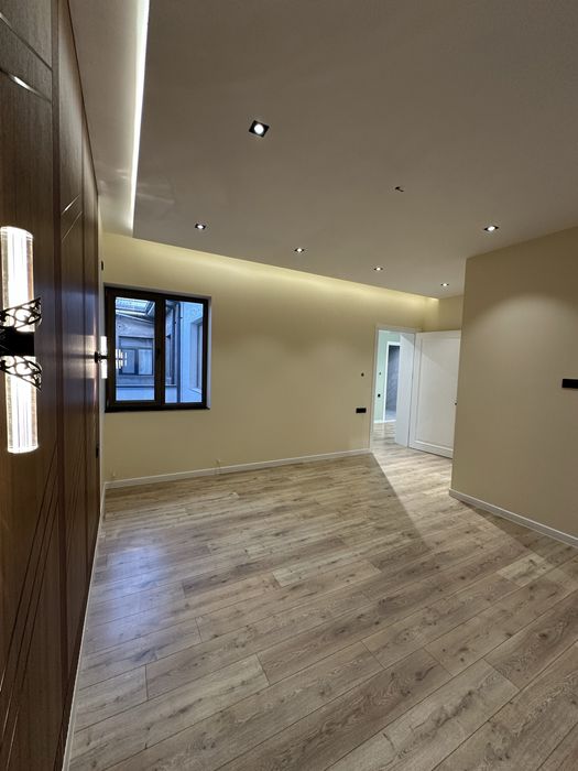 Замона 2,5 сот 5 хона 2 этаж