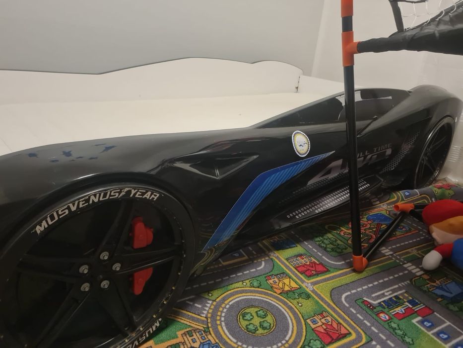 Pat mașină pentru cameră copii