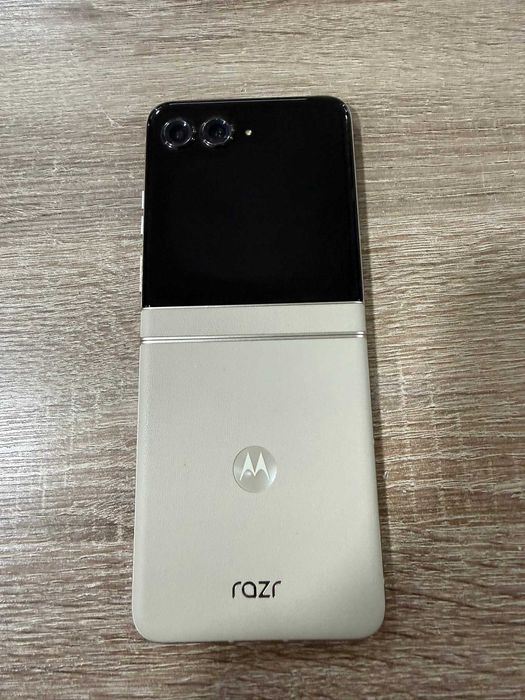 motorola razr 50