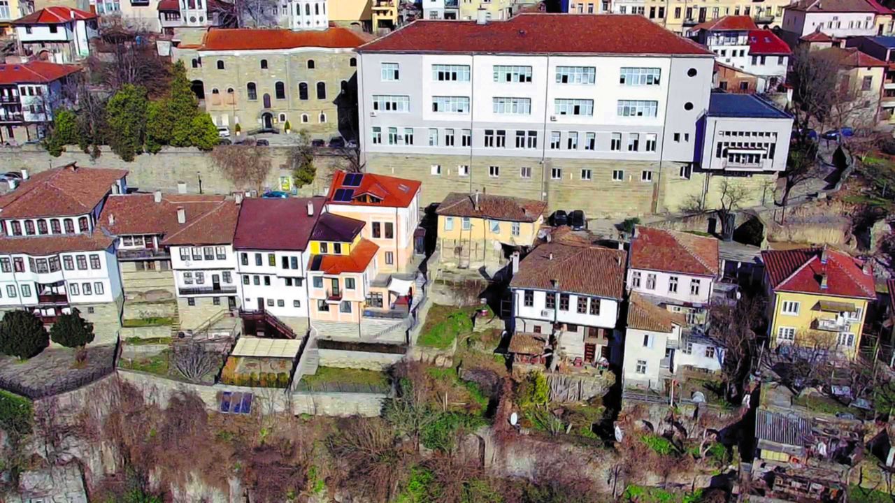 Продава се Къща в Велико Търново, Център - 170 кв.м за 1030 €/кв.м - Снимка #4