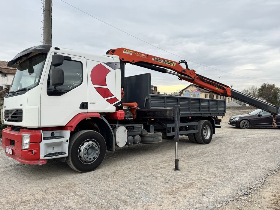 Camion basculabil cu macara volvo