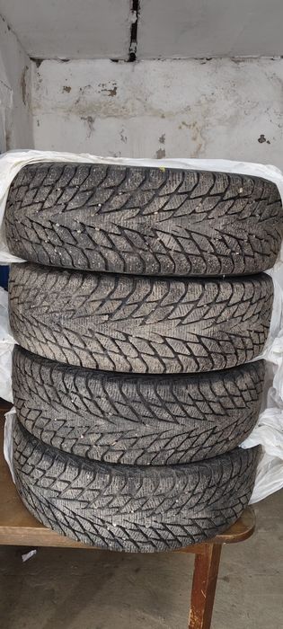 Зимняя резина в отличном состояние 217/60/17