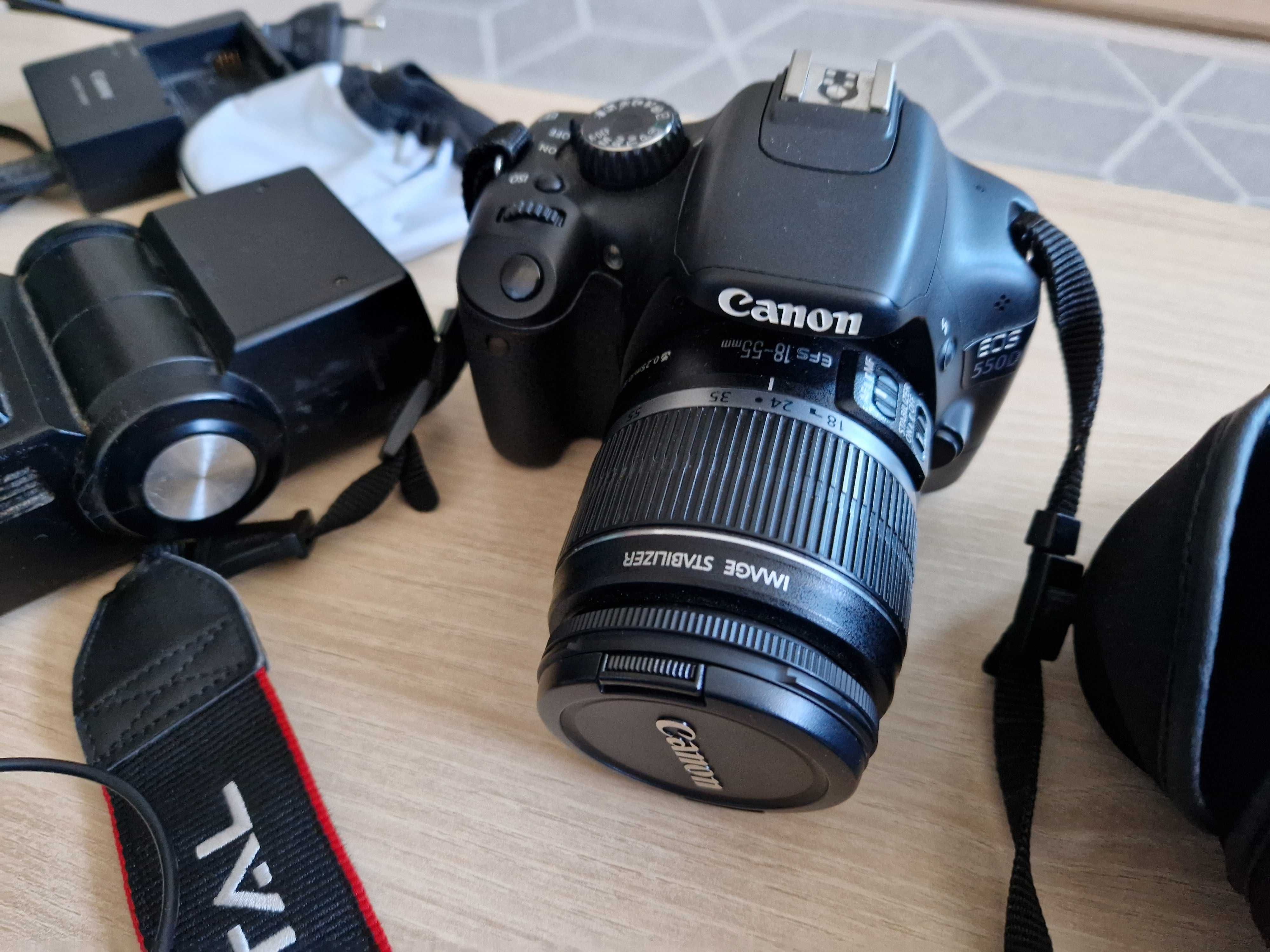 Апарат DSLR Canon 550D с много аксесоари