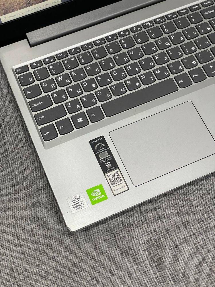 Lenovo noutbuk.