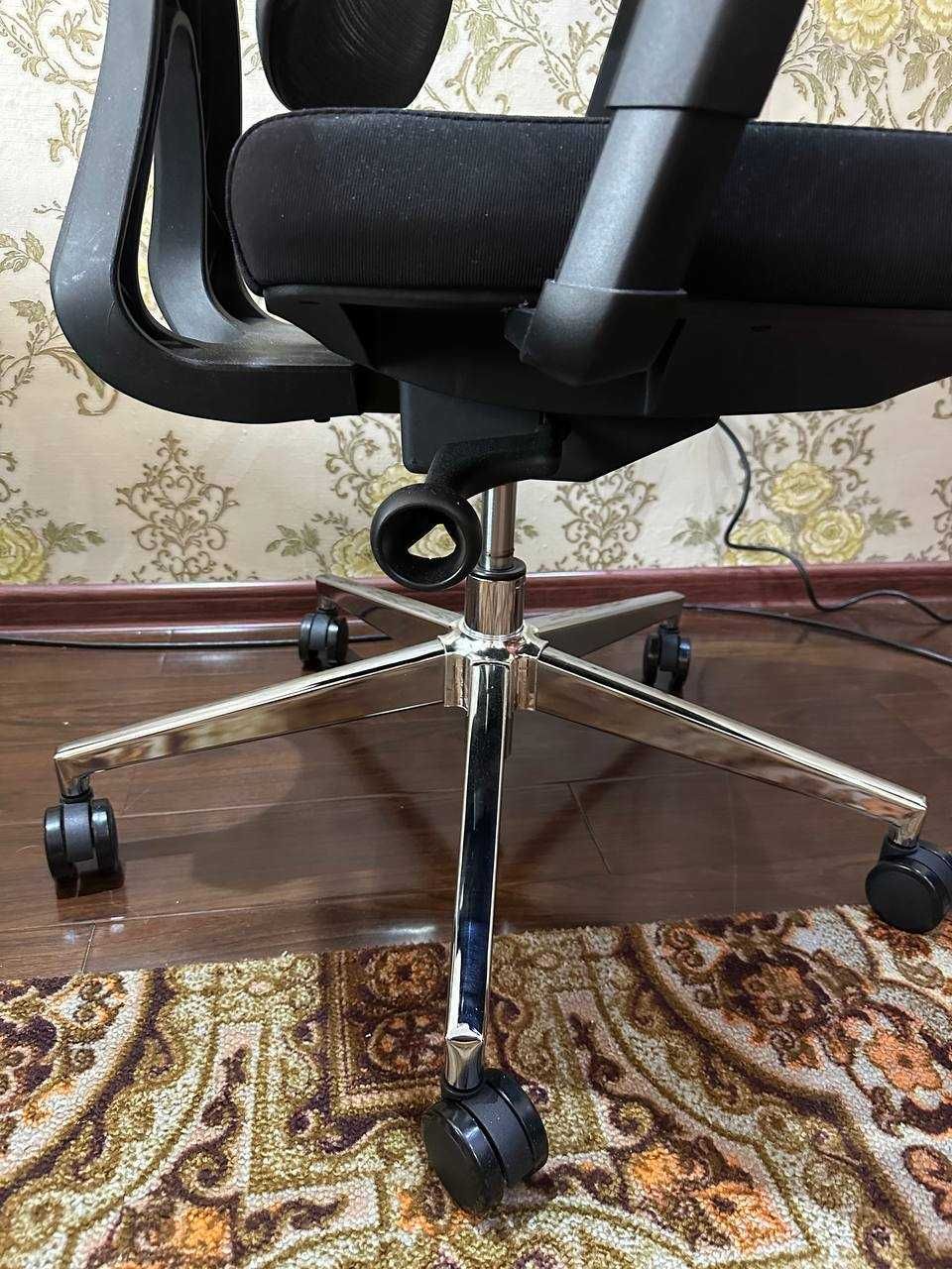 Игровое компьютерное кресло
